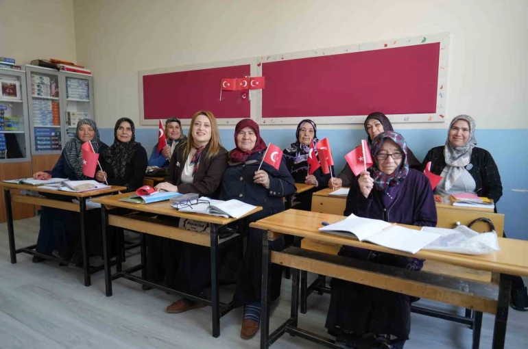 Niğde’de eğitimden uzak kalan kadınlar sıralara geri döndü 