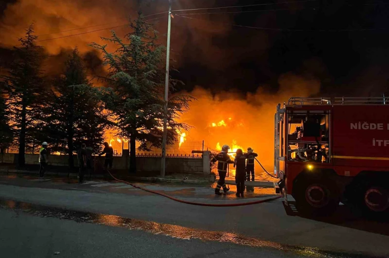 Niğde’de fabrika yangını 