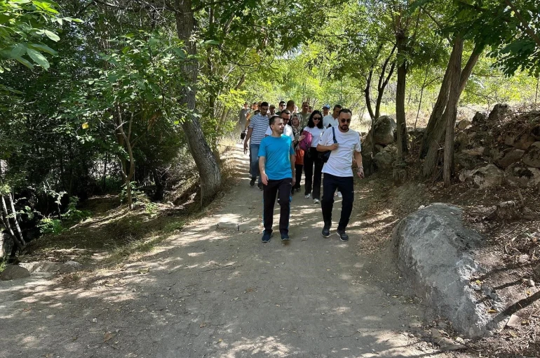 Niğde’de Halk Sağlığı Haftası etkinlikleri kapsamında doğa yürüyüşü 