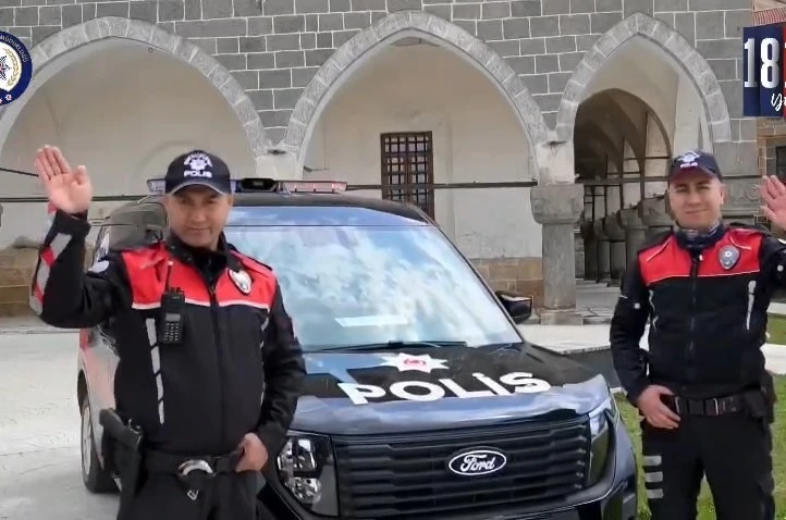 Niğde’de minik öğrencilerden polislere sevgi dolu kutlama