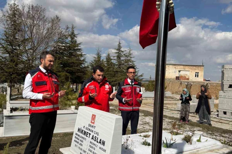 Niğde’de şehit kabirlerine anlamlı ziyaret 