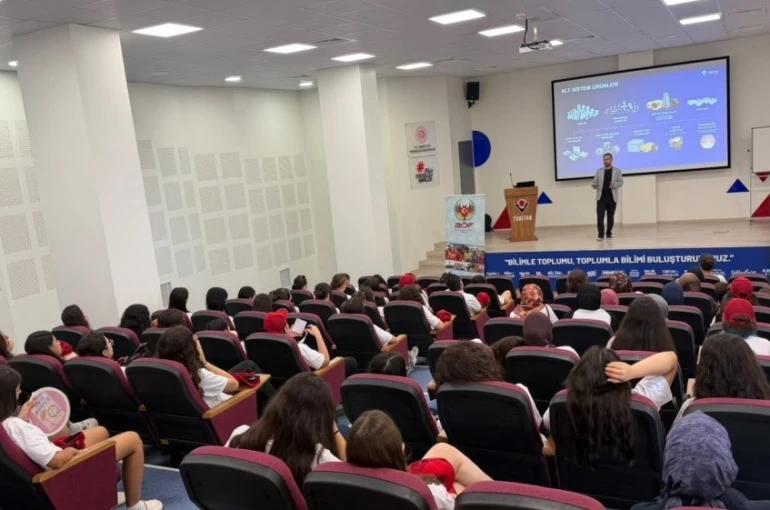 Niğdeli öğrenciler "Bilimin İzinde, Geleceğin Peşinde" kampına katıldı