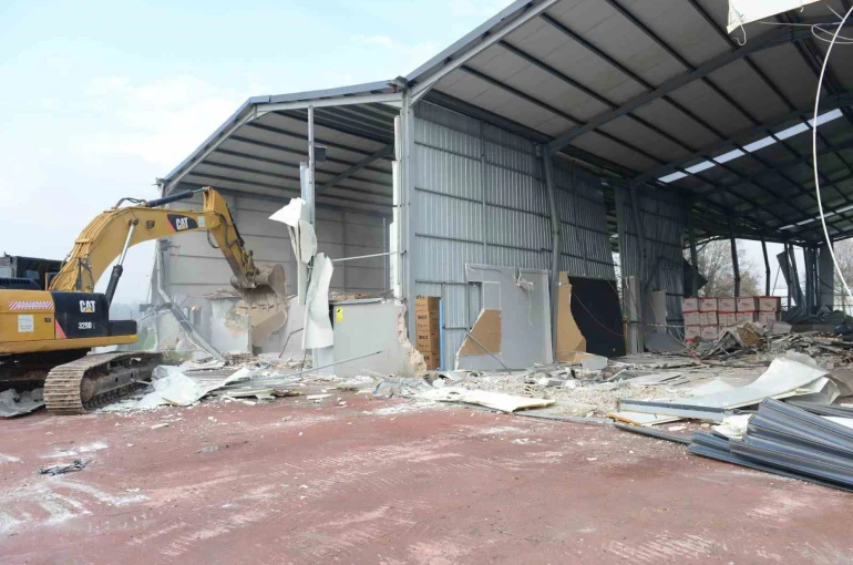 Nilüfer’de 2 kaçak yapı yıkıldı 