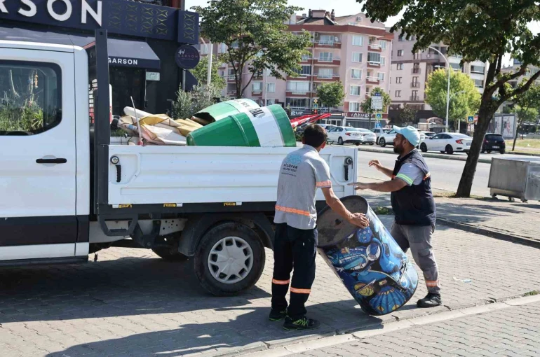 Nilüfer’de kaldırımlar temizlendi