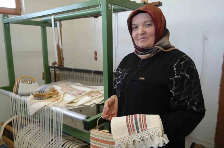 Ninelerini örnek alıp evinin odasını dokuma atölyesine çevirdi, şimdi taleplere yetişemiyor