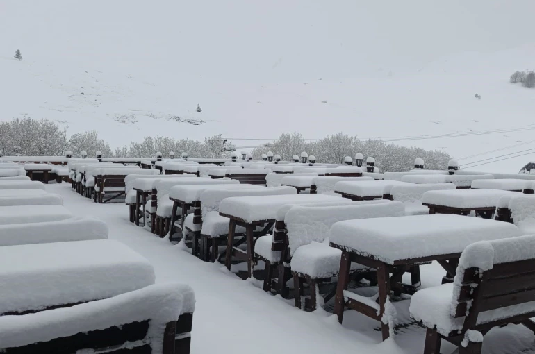 Nisan sonunda Uludağ’da kış geri döndü 