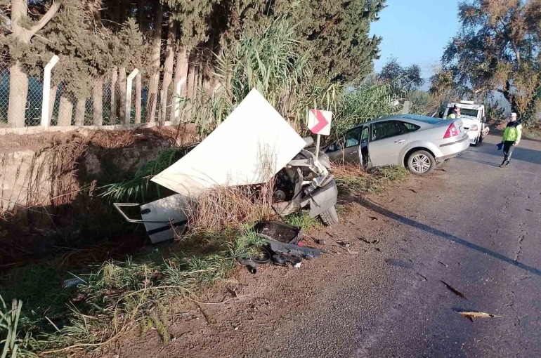 Ödemiş’te hatalı sollama kazası: 3 yaralı 