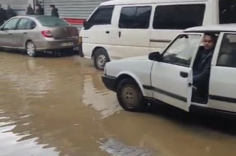 Ödemiş’te sağanak yağış hayatı olumsuz etkiledi 