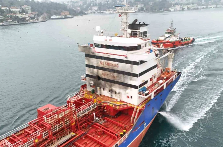 Odessa’da Ruslar tarafından vurulan Türk gemisi İstanbul Boğazı’nda 