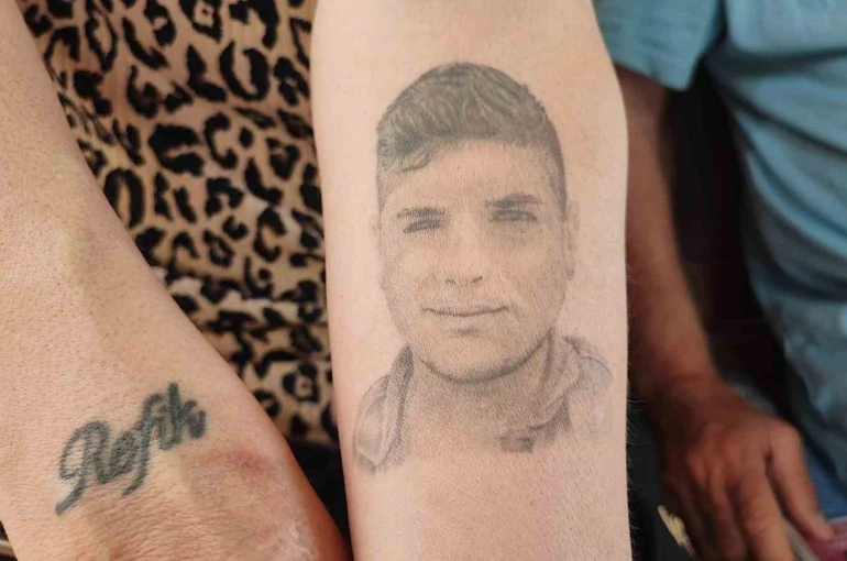 Oğlu 9 yıl önce öldürülen acılı anne: "Kolumdaki resmiyle avunup duruyorum" 