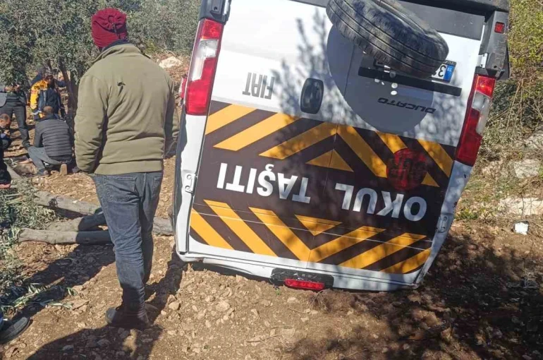 Öğrenci servisi zeytinliğe uçtu: 5 yaralı 
