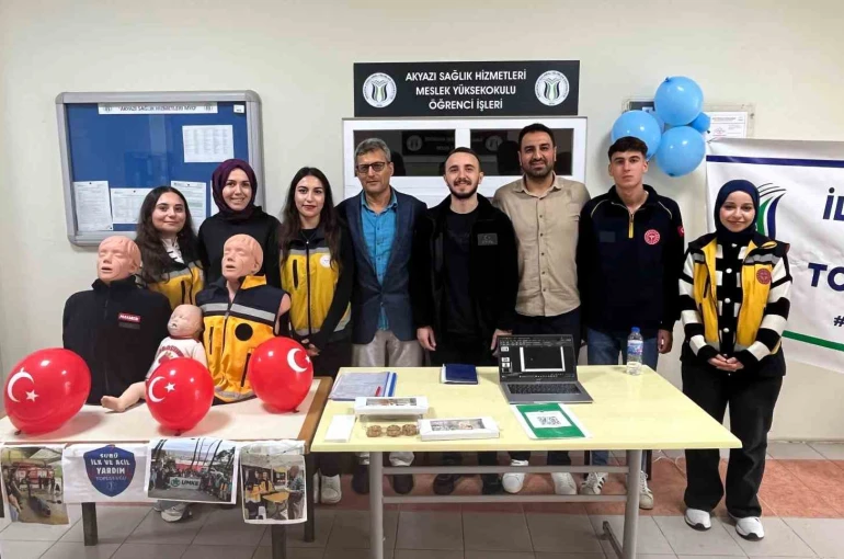 Öğrenci toplulukları stantlarda çalışmalarını tanıttı 