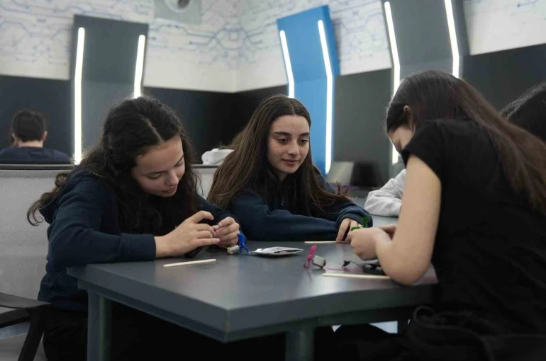 Öğrenciler akademisyenlerle buluştu 