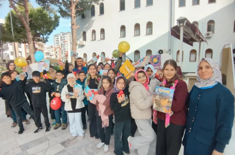Öğrenciler camilerin tarihini yerinde öğreniyor 