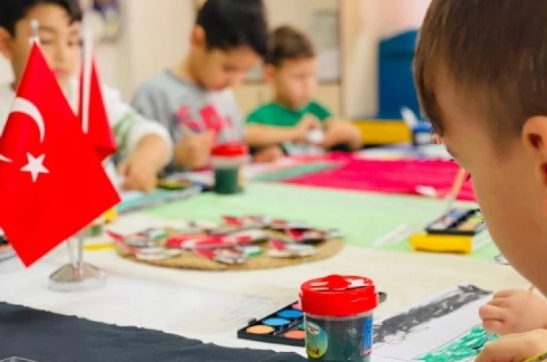 Öğrenciler Filistin için boyadı