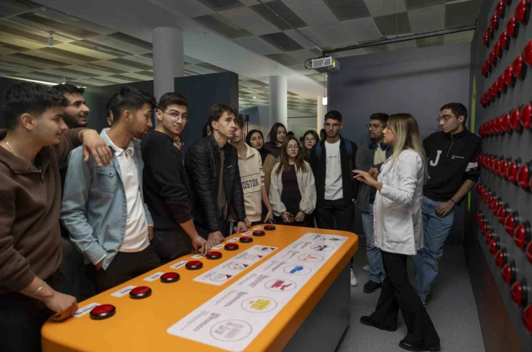 Öğrenciler, Mercan Bilim Merkezi’nde bilimle buluştu 