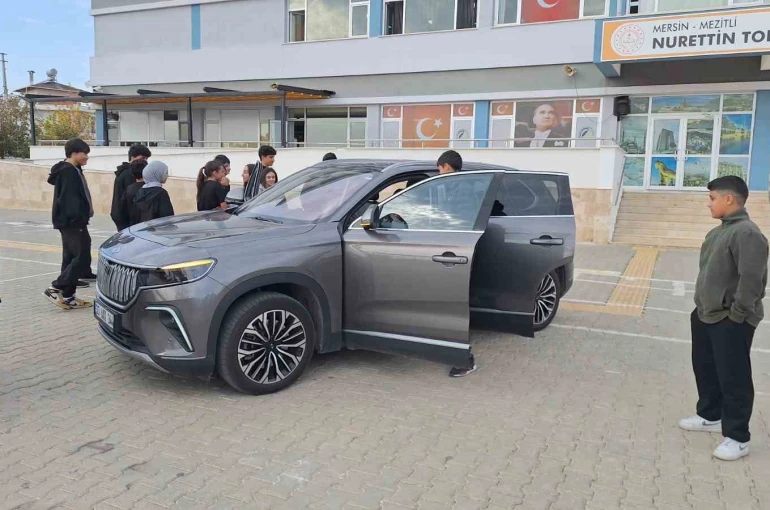 Öğrenciler TOGG’u yakından tanıdı 