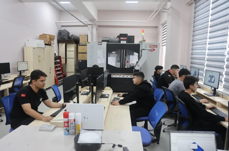 Öğrenciler üretiyor, okul 12 milyon ciro yapıyor