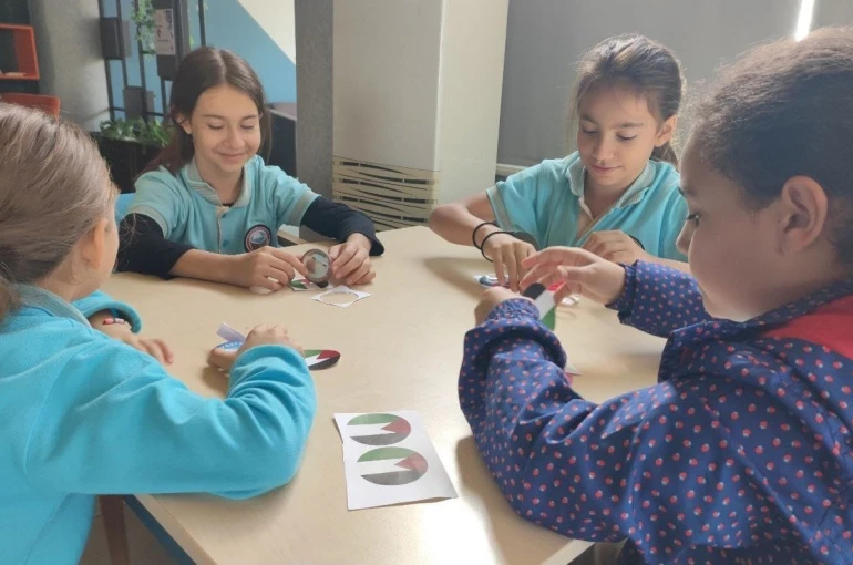 Öğrencilerden anlamlı rozet tasarımı 