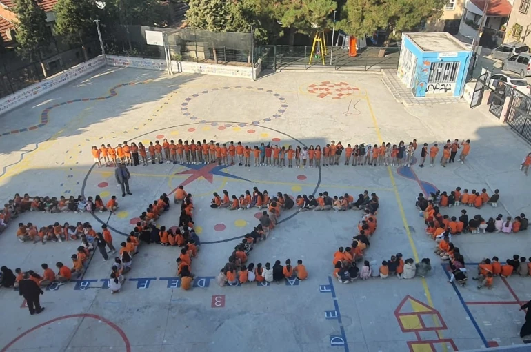 Öğrencilerden Gazze’ye destek: "Filistin" için tek yürek oldular 