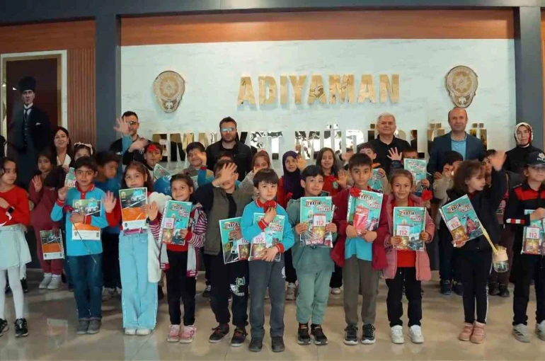 Öğrencilerden polislere anlamlı Polis Haftası sürprizi 