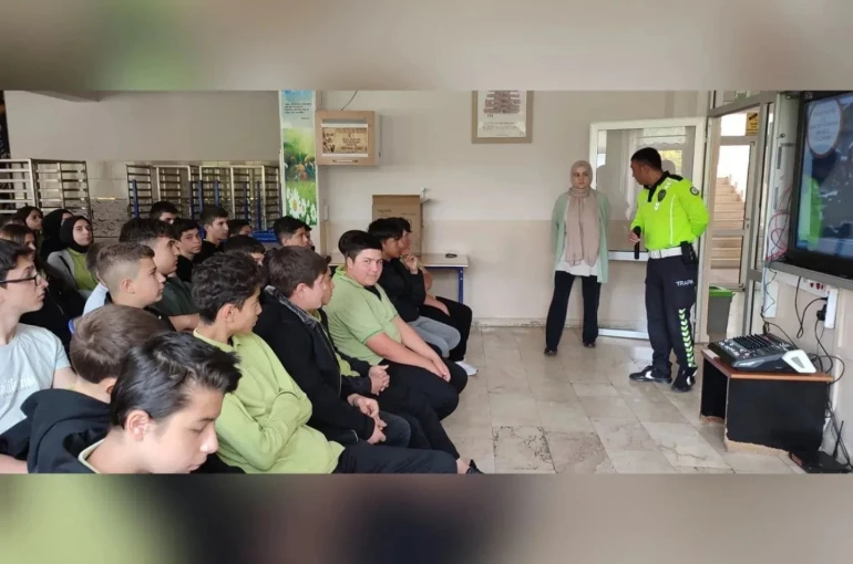 Öğrencilere trafik güvenliği eğitimi verildi 