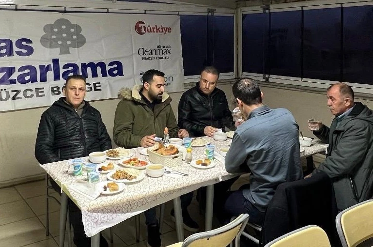 Öğrencilerle iftarda bir araya geldiler 