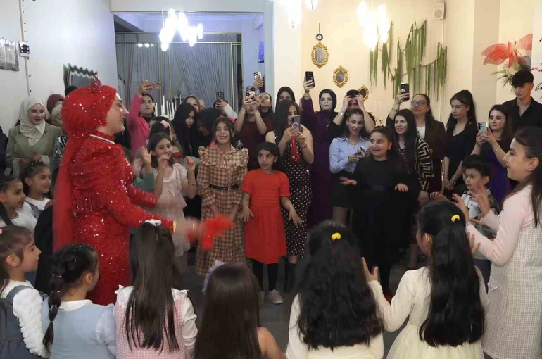 Öğretmen kına gecesinde öğrencileriyle son kez oyun oynadı 