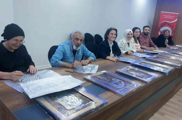 Öğretmenevini önce rölyef kursuna, sonra sergi salonuna dönüştürdüler 