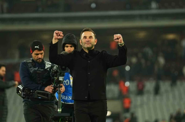 Okan Buruk, taraftarlara 3’lü çektirdi 