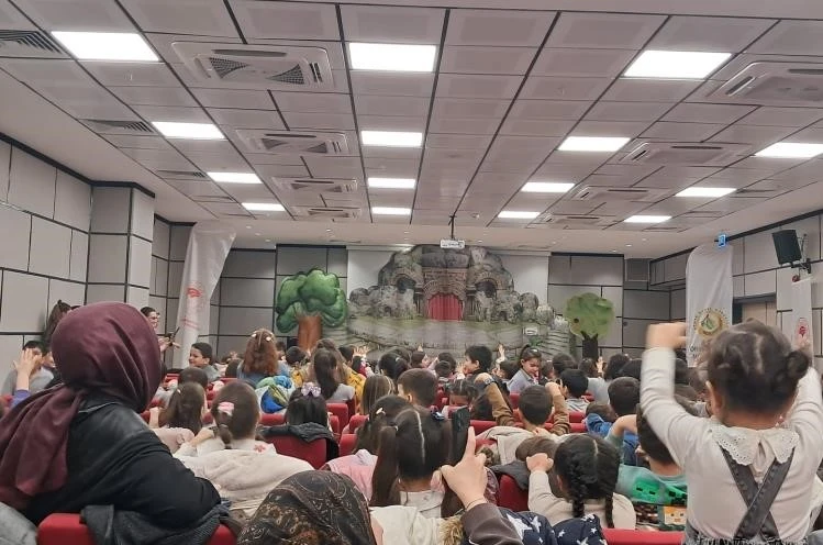 Okul öncesi öğrencileri ‘Akıllı Tavşan Momo’ müzikaline katıldı 