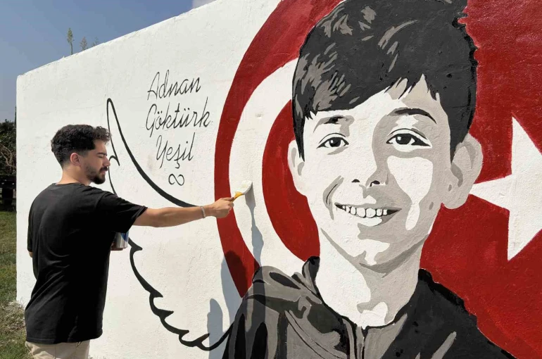 Okul saldırısında hayatını kaybeden Adnan’ın portresi memleketinde duvara çizildi