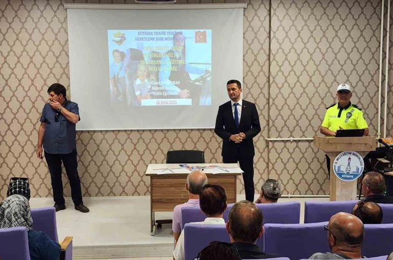 Okul servis şoförlerine ’Güvenli Taşımacılık Eğitimi’ verildi 
