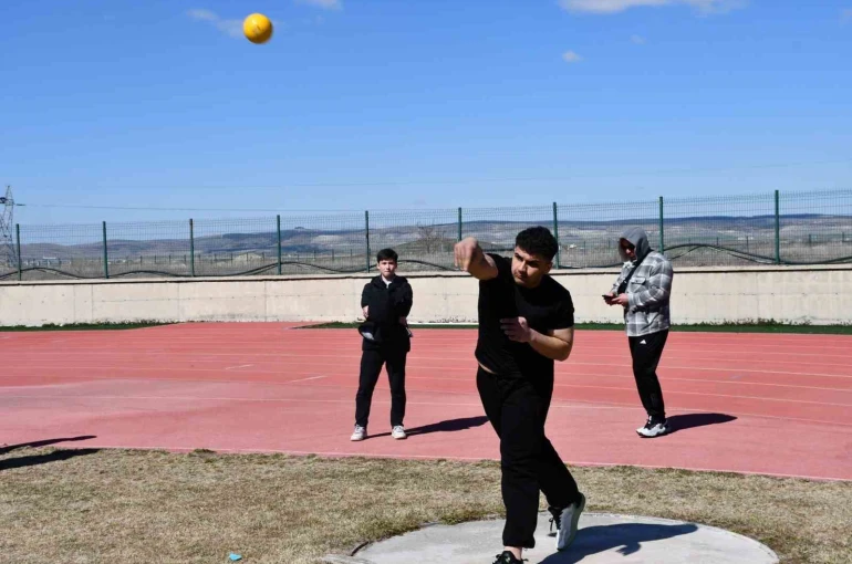 Okul Sporları Atletizm Müsabakaları tamamlandı 