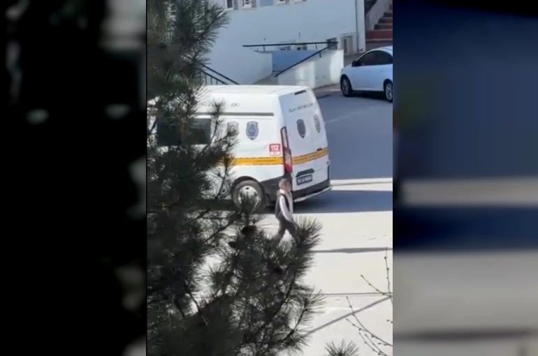 Okul tuvaletinde silah ve tehdit notu bulundu 