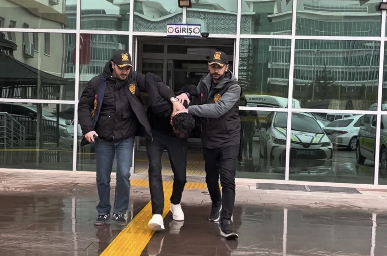 Okullardan hırsızlık yapan şahıs yakalandı 