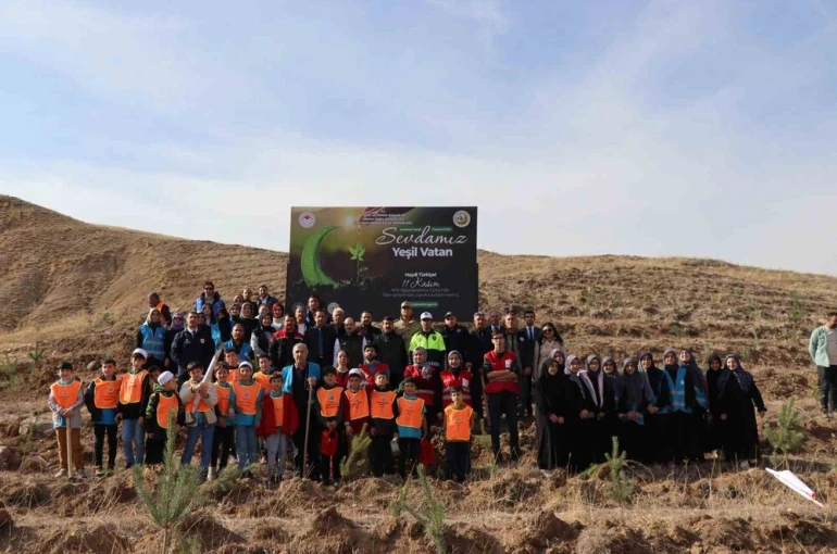 Oltu’da 3 bin fidan toprakla buluştu 