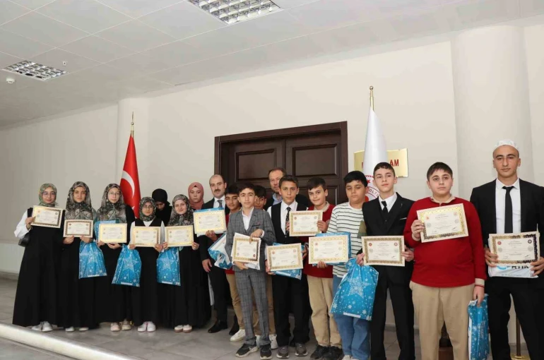 Oltu’da Hafız ve Hafizeler belgelerine kavuştu 