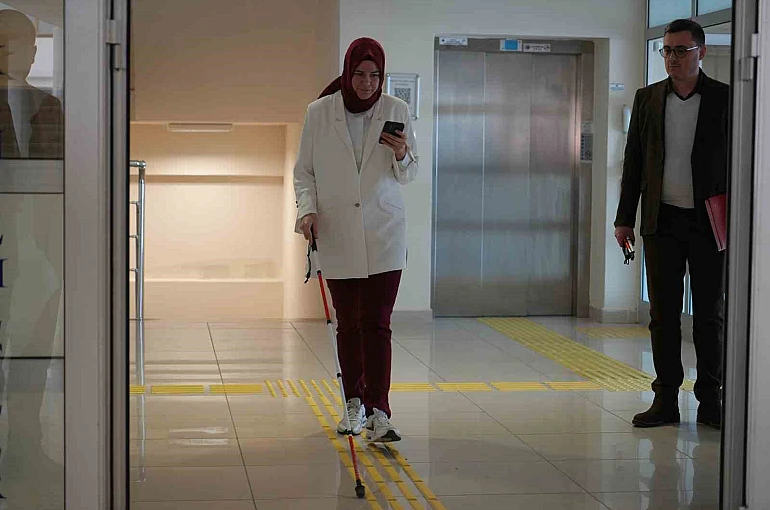 OMÜ’de görme engelliler için yapay zekâ destekli asistan devrede 