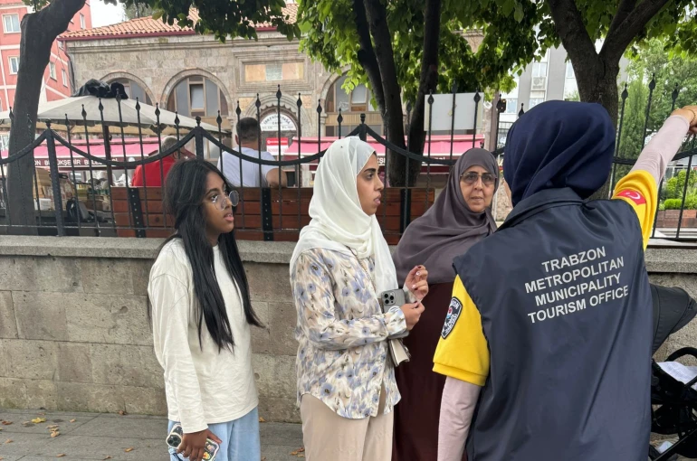 On binlerce turiste hizmet verdiler 