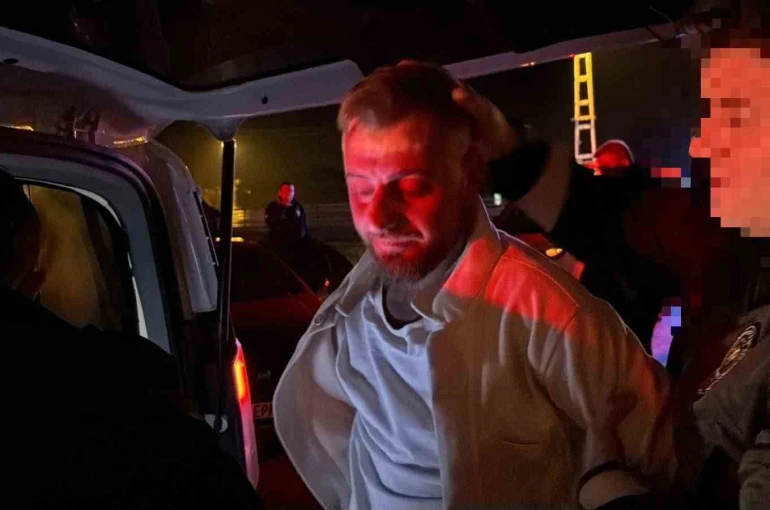 Önce telefonu, sonra da kelepçeyi bahane ederek alkol testini reddetti 