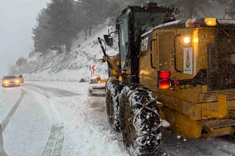 Onikişubat Belediyesi 60 araçla sahada 