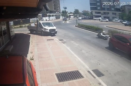 Önüne çıkan otomobile çarpmamak isterken kaza yaptı: 1 yaralı 
