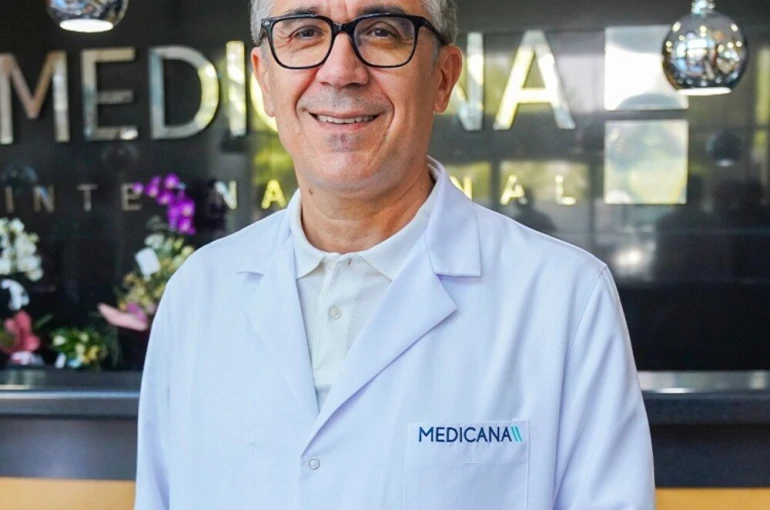 Op. Dr. Deniz: "Menopozda hormonlar yeniden düzenlenirken sistem geçici olarak yapılandırılır" 