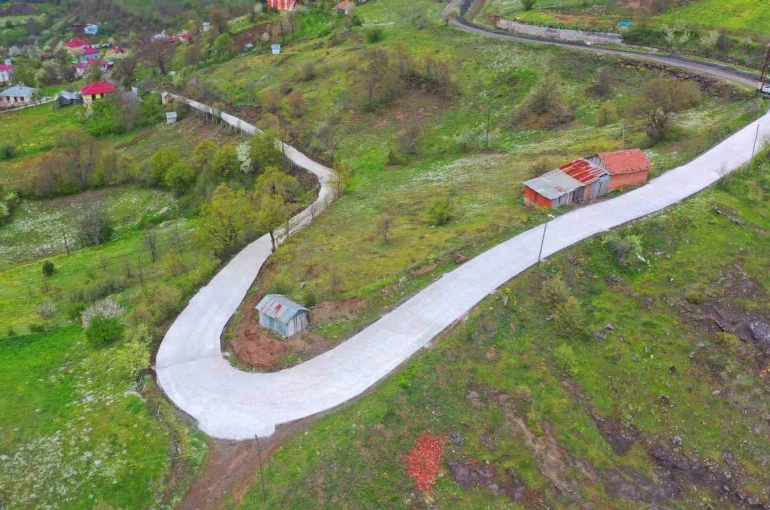 Ordu’da beton yol çalışmaları devam ediyor 