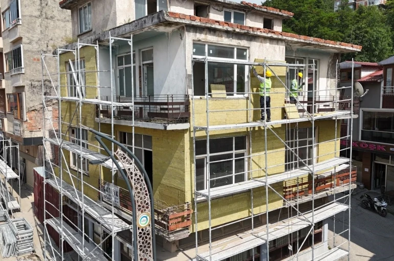 Ordu’da ilçelerin çehresi değişiyor: Gölköy’de 70 binanın cephesi yenilenecek