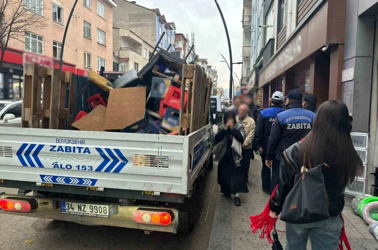 Ordu’da kaldırımı işgal eden malzemeler toplandı 
