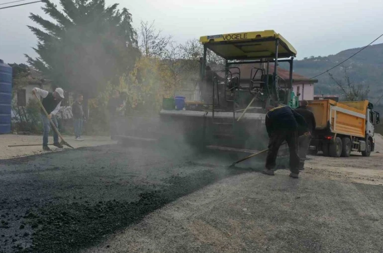 Ordu’da sıcak asfalt çalışmaları sürüyor