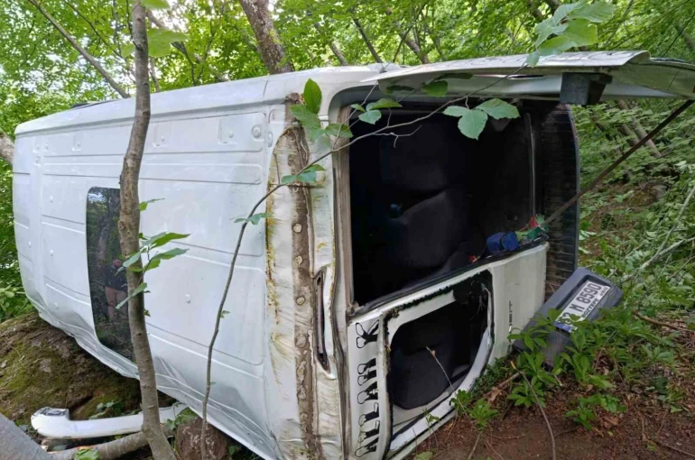 Ordu’da yolcu minibüsü uçuruma yuvarlandı: 9 yaralı