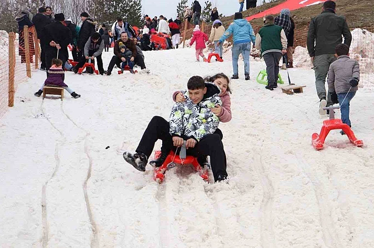 Ordu’nun menderesleri ile ünlü bin 500 rakımlı yaylasında kar festivali 